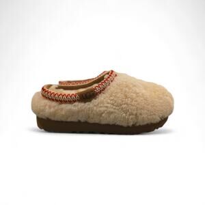 NEW! UGG Tasman Maxi Curly Slipper in the "Natural" colorway. WOMENS SIZE 8